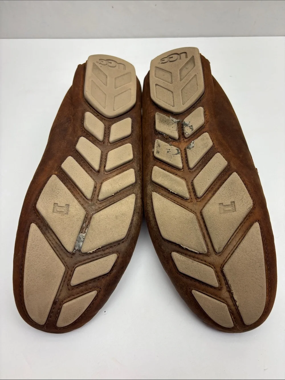UGG Men's Brown Leather Slip-On Driving Moccasins, SZ 9.5, box 19